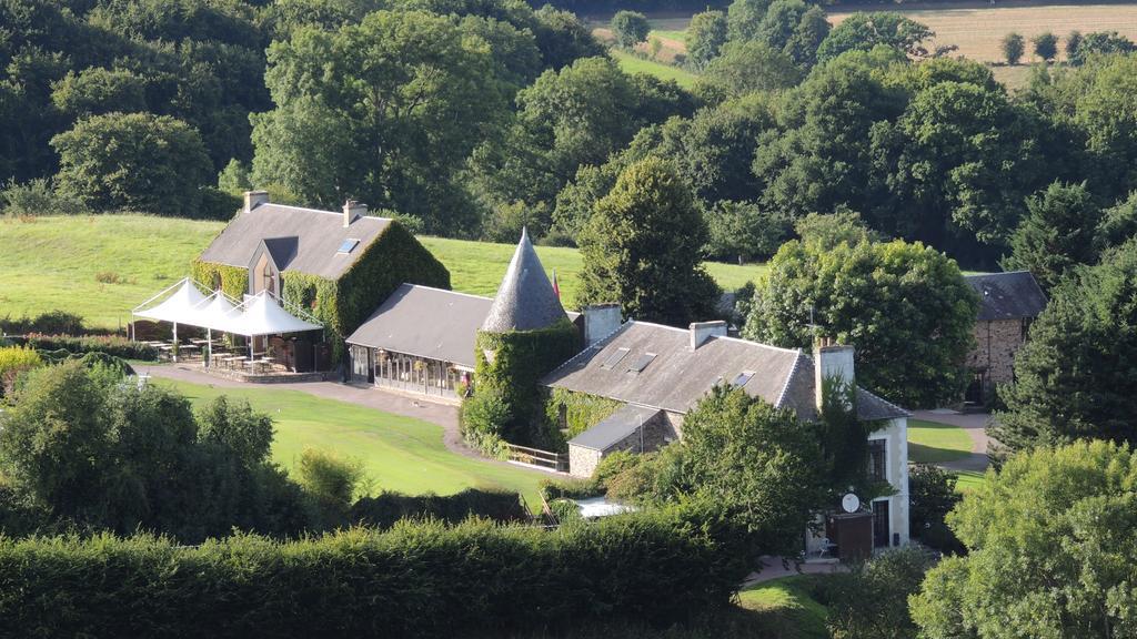 Hotel Du Golf De Clecy Exterior photo